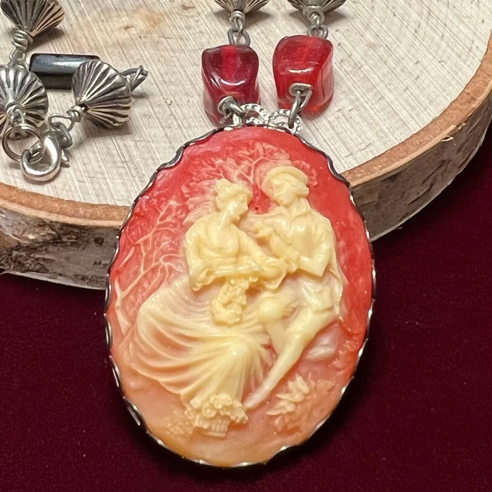 VTG| Cameo Couple Necklace 🌹✨
